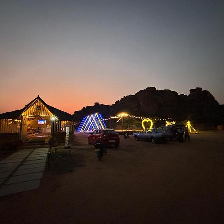 Murali Guesthouse ฮัมปี ภายนอก รูปภาพ