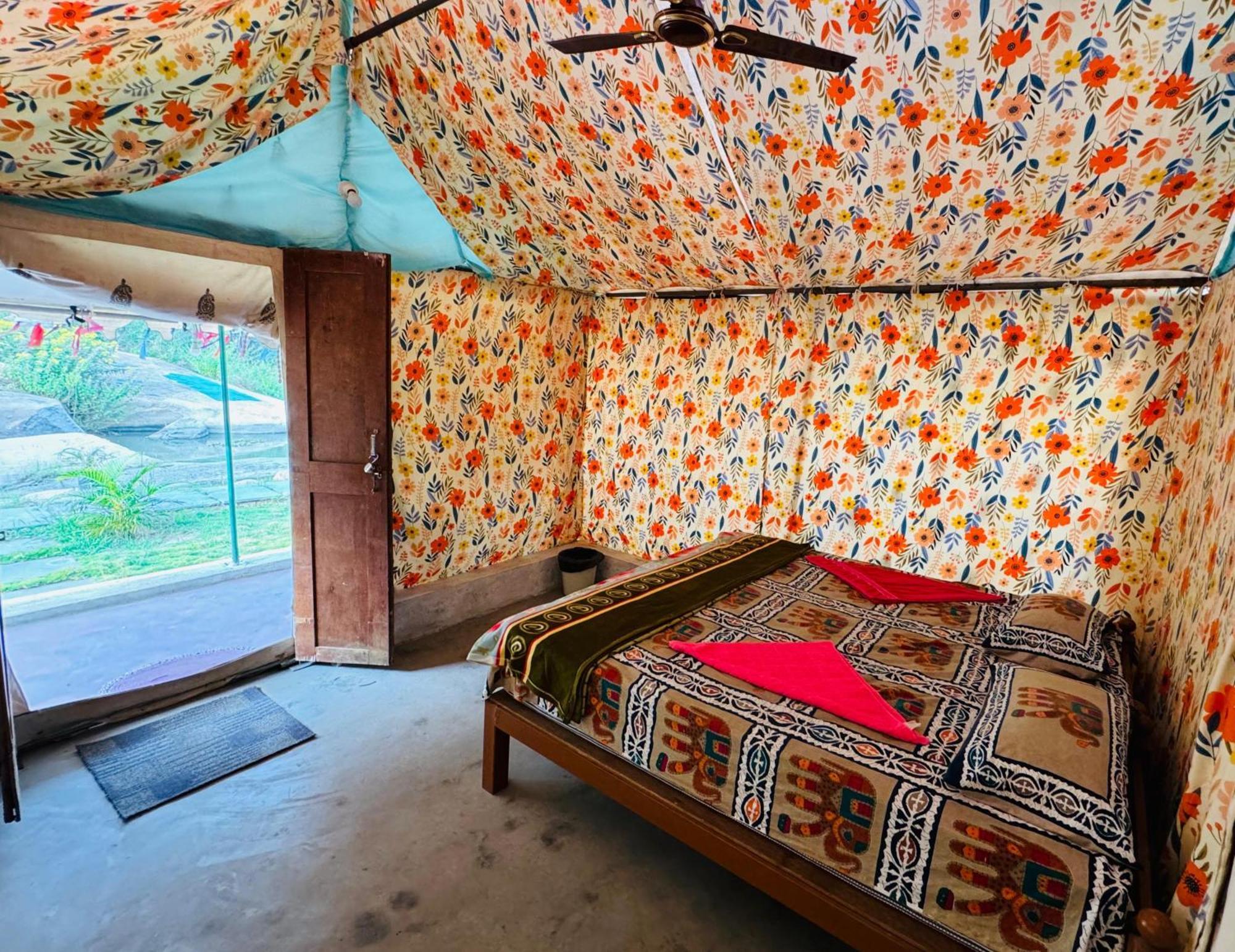 Murali Guesthouse ฮัมปี ภายนอก รูปภาพ