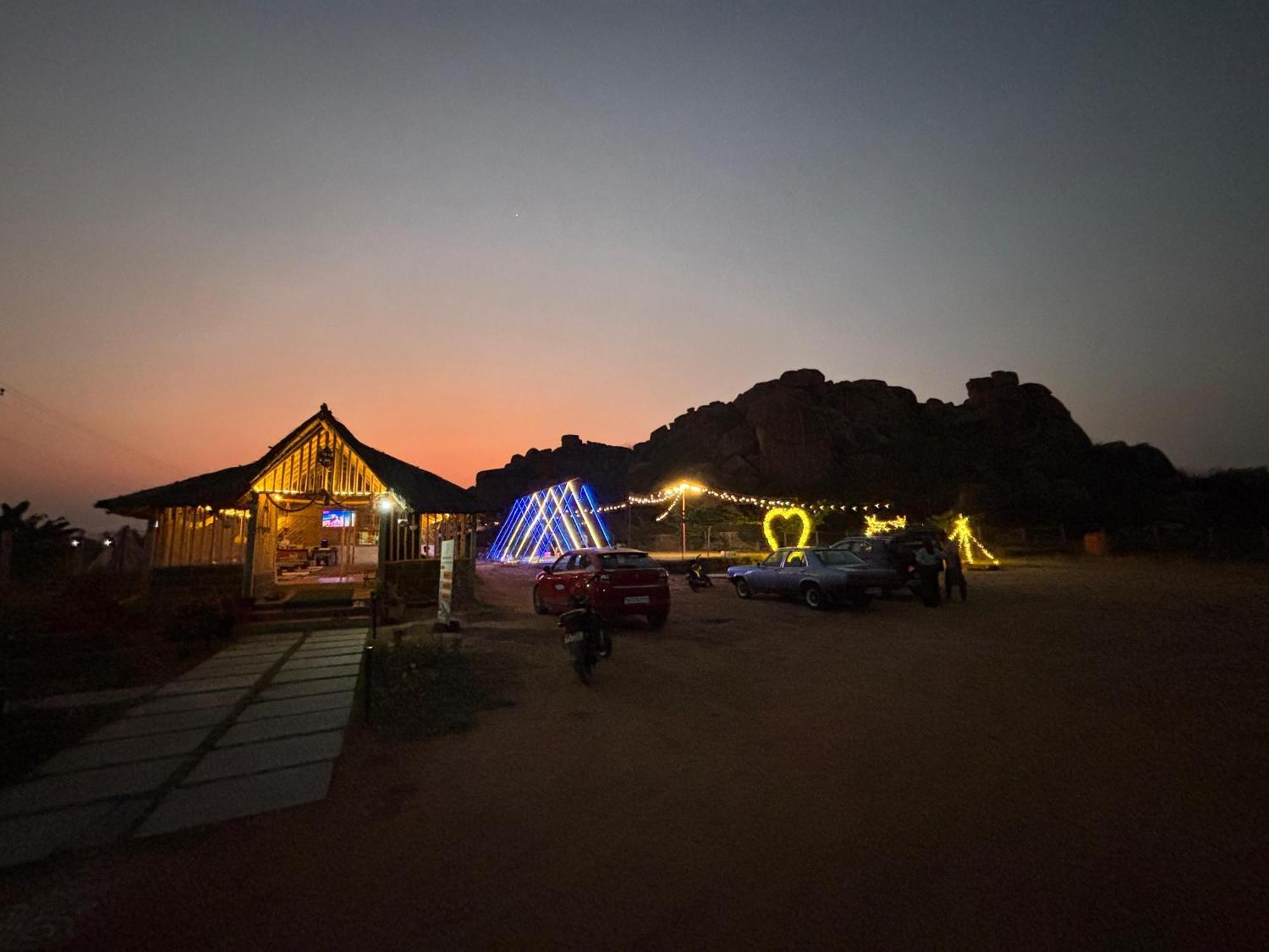 Murali Guesthouse ฮัมปี ภายนอก รูปภาพ